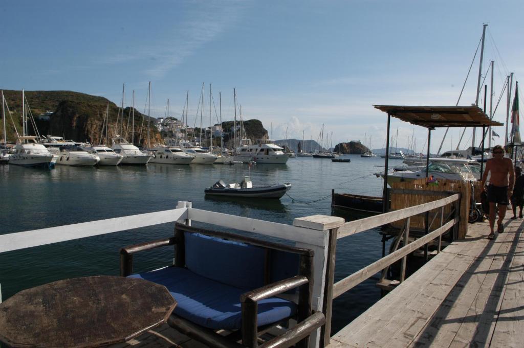 Hotel Gennarino A Mare Ponza Exterior foto